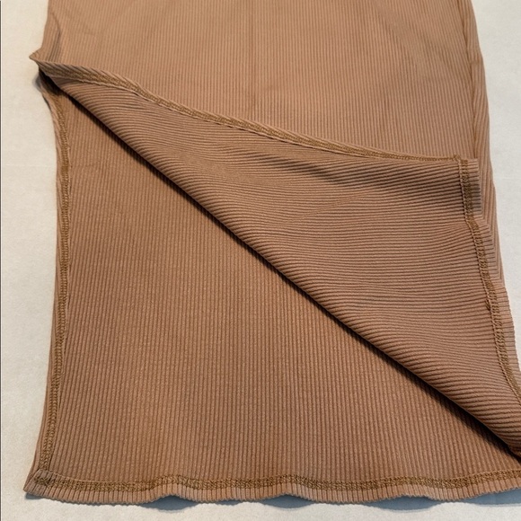 NWT Lulus Tan Bodycon Ribbed Side Slit Skirt Size M - Picture 7 of 11